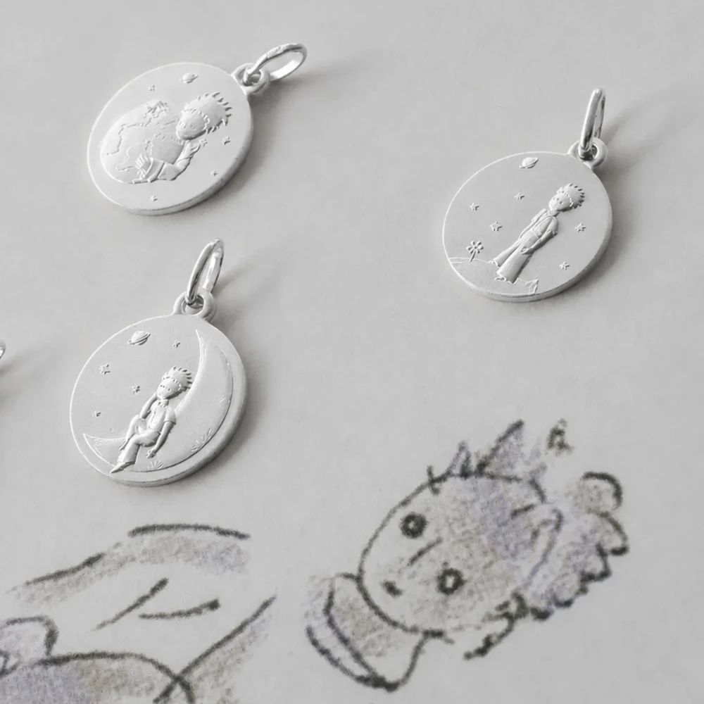 Photo de Médaille Petit Prince sur sa planète - Or blanc 9 carats